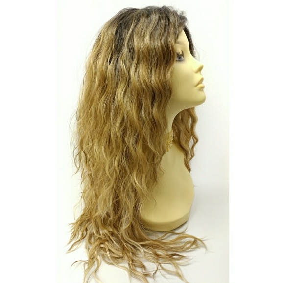 Golden blonde wavy lace front heat resistant wig - Picture 2 of 5